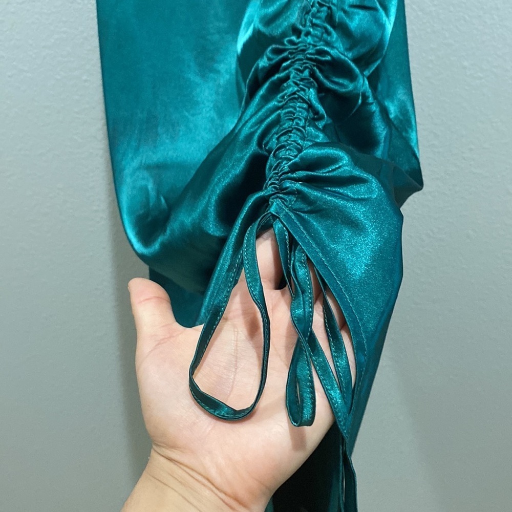 Zaberry Hunter Dark Green Satin Cowl Slouch Neck Leg Ruching Midi Dress Size M - Picture 3 of 6